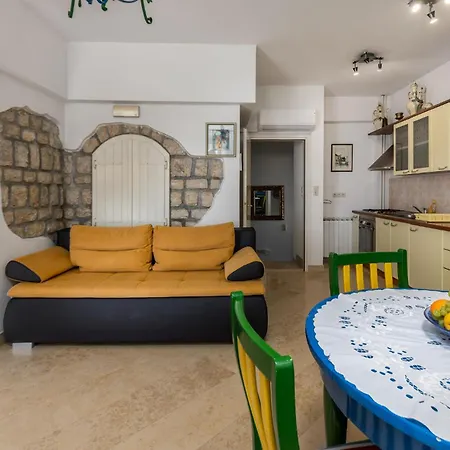 1 Bedroom Awesome In Kampor