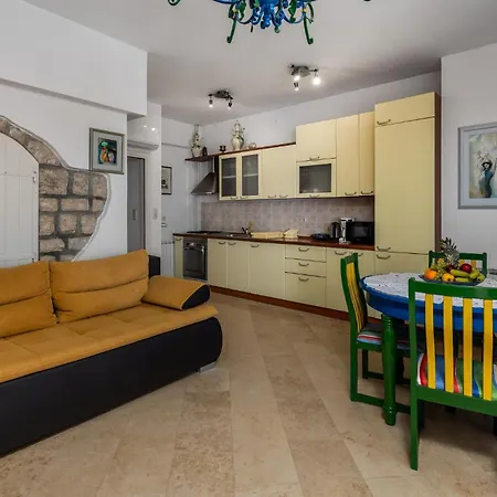 1 Bedroom Awesome In Daire *