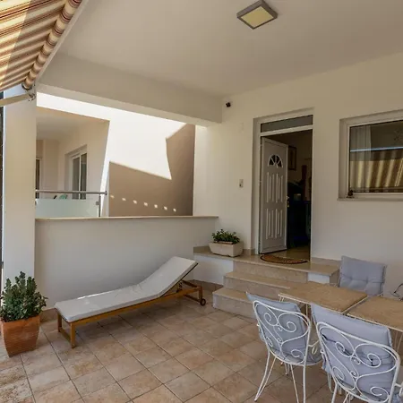 1 Bedroom Awesome In Kampor