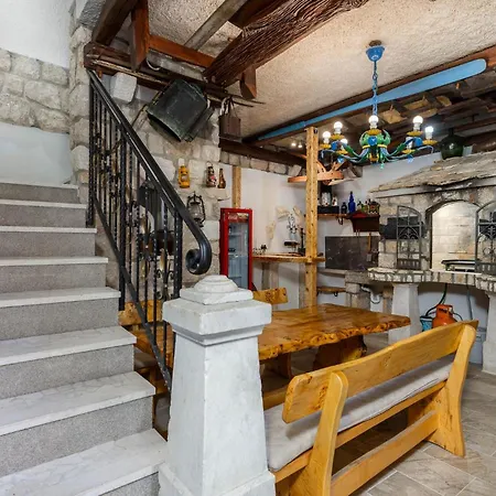 1 Bedroom Awesome In Daire Kampor