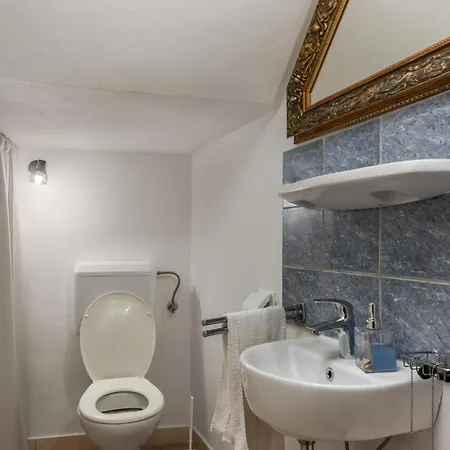 1 Bedroom Awesome In * Kampor