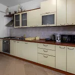1 Bedroom Awesome In アパート Kampor