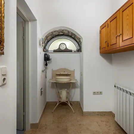 Apartament In With Wifi Kampor