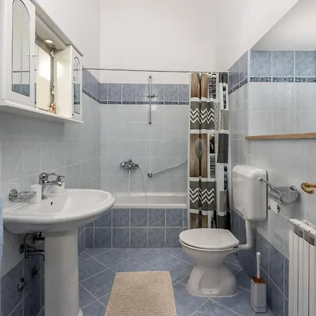 1 Bedroom Awesome In Lejlighed Kampor