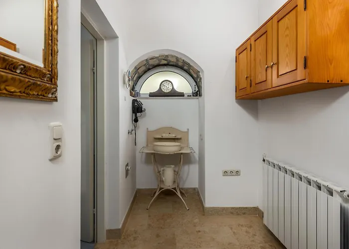 Apartment In With Wifi Kampor