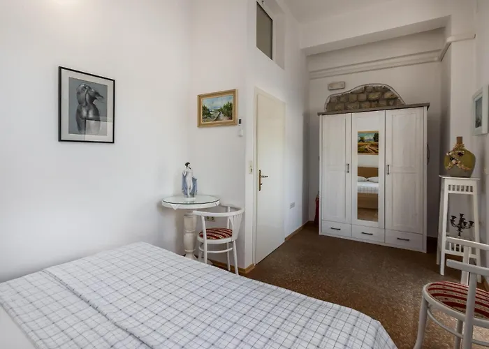 Apartment In With Wifi Kampor